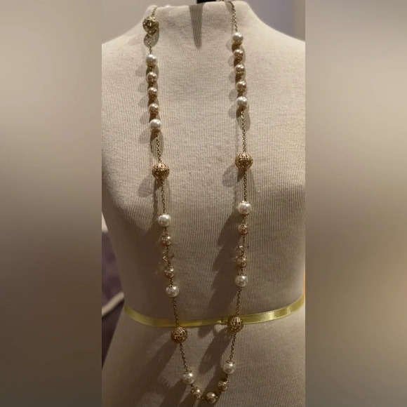 Womens Designer Inspired Gold Tone Chain And Pearl Necklace. - Picture 2 of 3